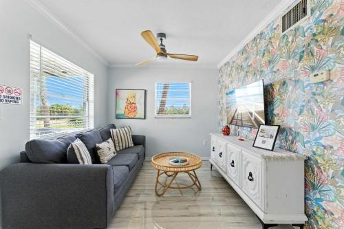 Whitney Beach House | Minutes to Anna Maria - Canal Hangout Onsite Apartment