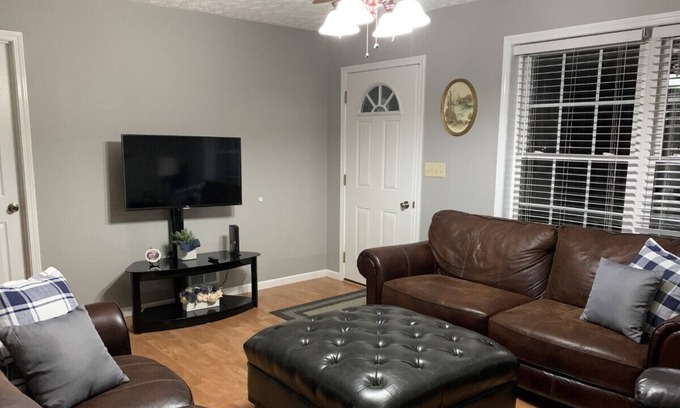 Albany House | MINUTES TO DALE HOLLOW AND LAKE CUMBERLAND