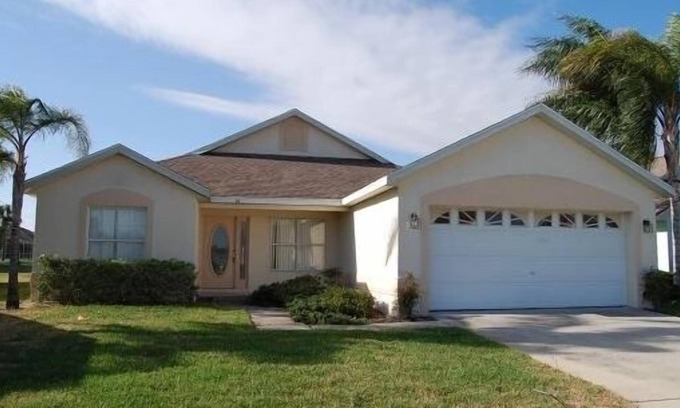 Esprit House | Minutes to Disney. House with pool on Golf Course with Lake Access