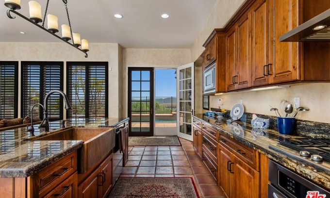 Murrieta House | Minutes to Temecula Wineries, 4Bed/Pool/Spa/Views! Refreshed Spanish Hacienda
