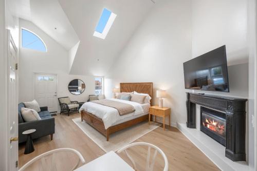 Half Moon Bay House | Miramar Penthouse Coastal Elegance in the Heart of Half Moon Bay