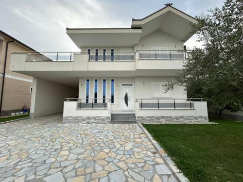 Rade Villa | Miri House