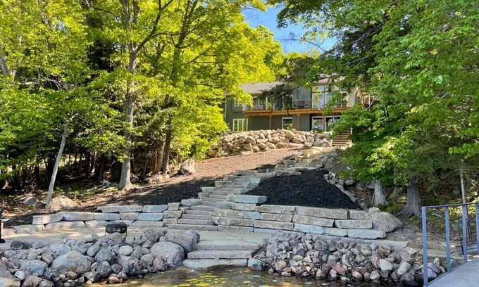 Port Carling House | Mirror Mirror! Fabulous newly renovated 8 bedroom Muskoka cottage