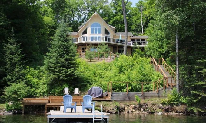 Dysart et al Cottage | Miskwabi Lake House - Five Bedroom Cottage, Sleeps 10