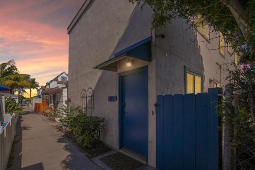 Mission Beach Apartment | Mission Bay Condo - Steps to Sand, Dining, AC, Parking & Shops!
