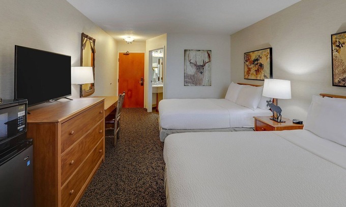 Quincy Hotel | Mississippi River Haven! Hot Breakfast & 24/7 Coffee Service | 2 Units