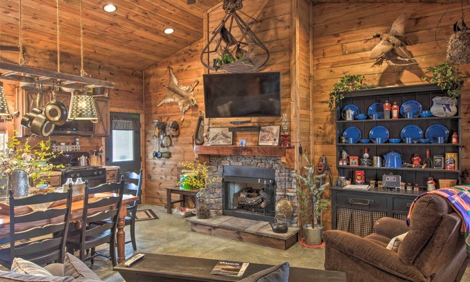 Dawn Cabin | Missouri Vacation Rental with Fire Pit Access