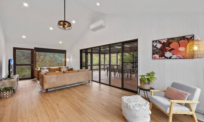 Eildon House | Mistletoe Lodge - A Home Among the Gum Trees