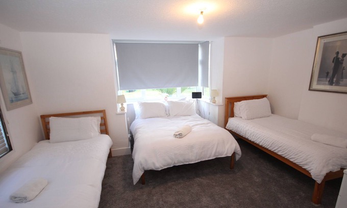 Heston West Cottage | Misty Blue Cottage Heathrow