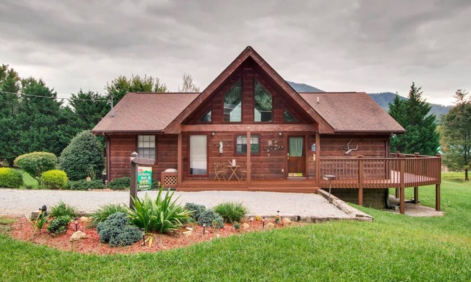 Wears Valley Cabin | Misty Meadows 2 Bedroom Cabin by RedAwning