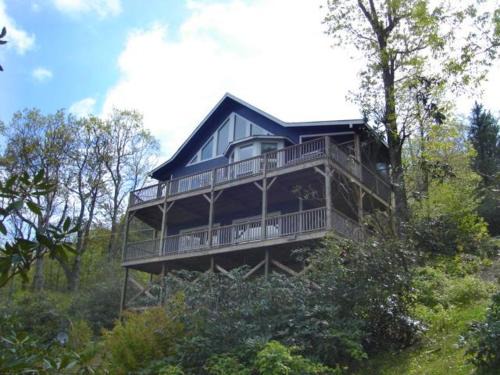 Blowing Rock House | Misty Mountain Hideaway