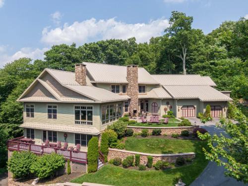 Boone House | Misty Mountain Hop