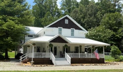 Blairsville Bed & Breakfast | Misty Mountain Lodge