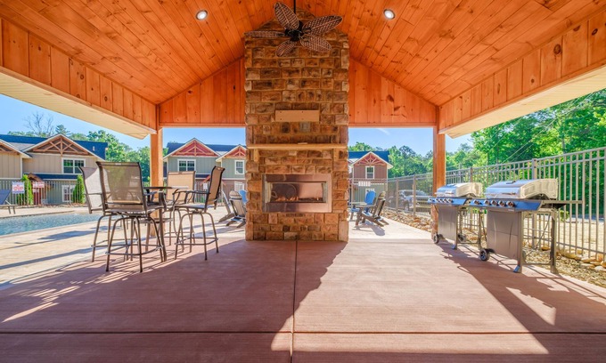 Gatlinburg - Pigeon Forge Ski Chalet | Misty Mountainside - Two Bedroom Chalet