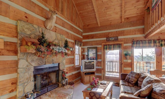 Gatlinburg - Pigeon Forge Hotel | Misty View Cabin