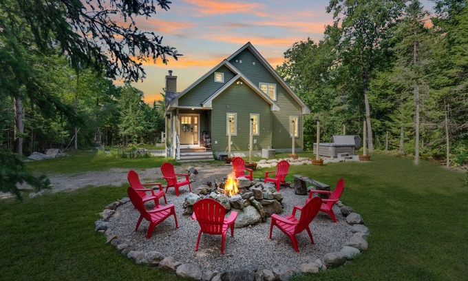 Conway House | Mitten Pines Cabin | Hot Tub | Fire Pit | Games