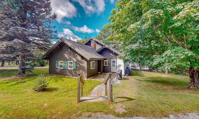 Franconia House | Mittersill Village Gem | House in Franconia with balcony, fireplace, & dogs ok