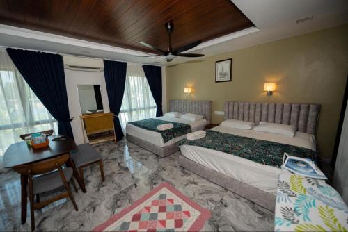 Jenjarom House | MKB Homestay - 2 X King Bed Studio Room with view & FREE parking