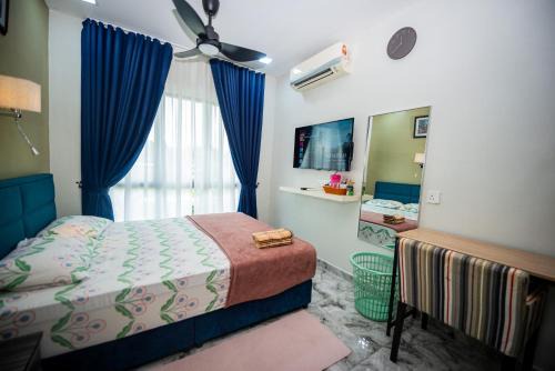 Jenjarom House | MKB Homestay - Queen bed Studio Room with view & free parking