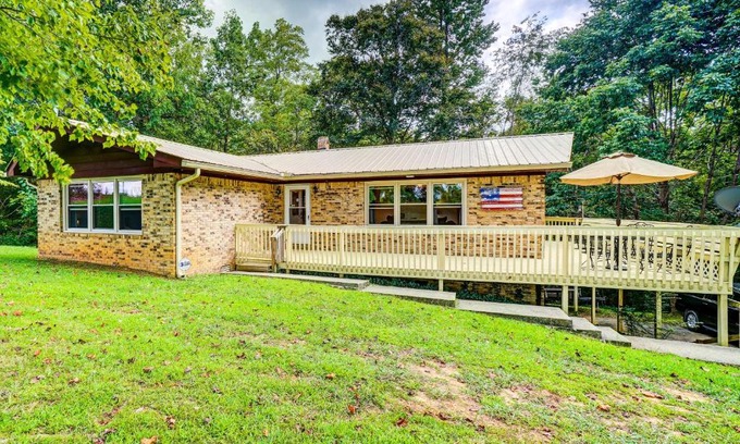 Albany House | MKs Retreat Less Than 4 Mi to Dale Hollow Lake!