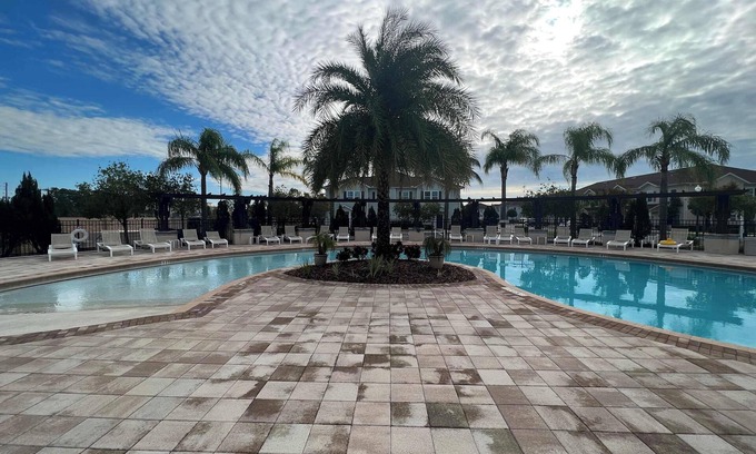 West Kissimmee House | Moana's Hut Miles From World's Best Theme Parks!