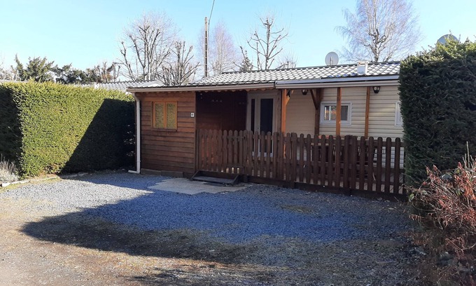 Besse-en-Chandesse House | Mobil-Home 4/6 places *Loupiots