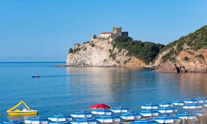 Le Rocchette House | Mobilehome with air conditioning, pool in a sunny location