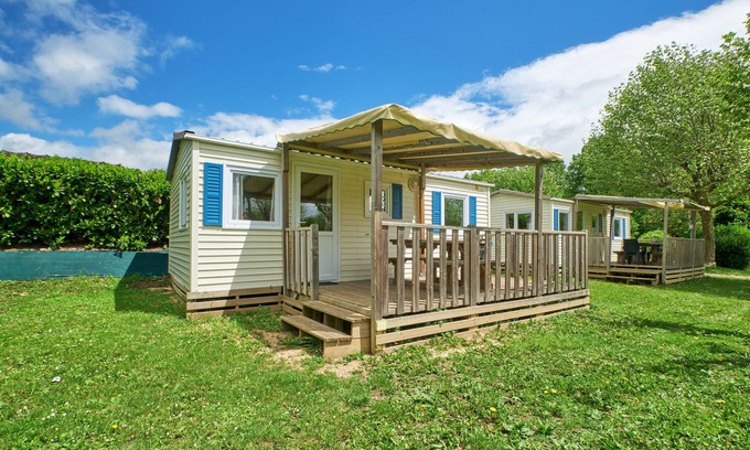 Mens RV Rental | Mobile Home "5 Personnes 209" with Shared Pool & Private Terrace