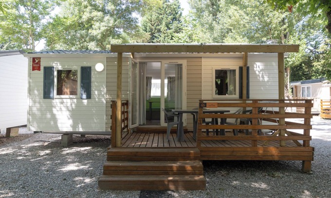 Lavilledieu House | Mobile Home 'Confort C - 1-5 People' with Shared Pool, Private Terrace and Shared Garden