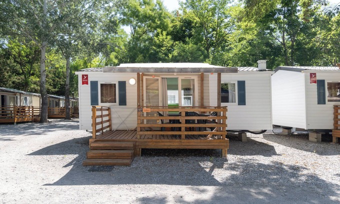 Lavilledieu House | Mobile Home 'Confort D - 1-5 People' with Shared Pool, Private Terrace and Shared Garden