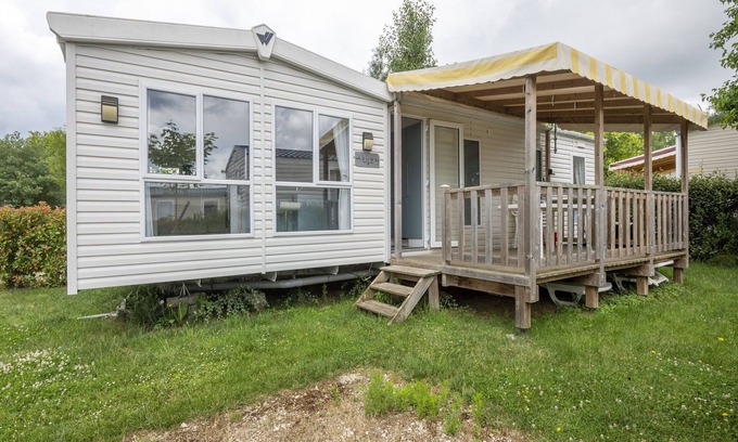 Veuzain-sur-Loire House | Mobile Home in Veuzain-sur-Loire with Garden
