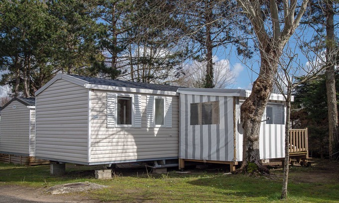 Saint-Jean-de-Monts RV Rental | Mobile Home 'Mobil Home Luminosa Plage À 2,5 Km' with Shared Pool, Terrace and Air Conditioning