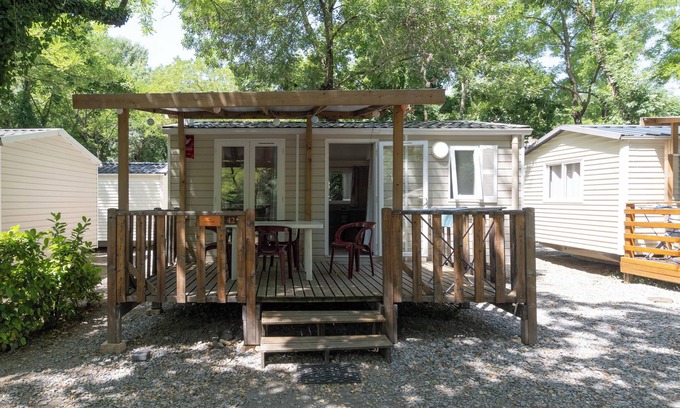 Lavilledieu House | Mobile Home 'Mobil-home Confort B - 1-4 Pers' with Shared Pool