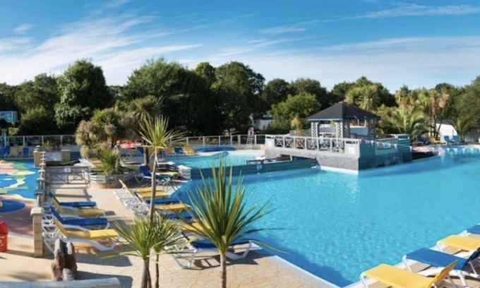 Pont-Aven RV Rental | Mobile Home 'Mobilhome 6 Pers Face Piscine' with Shared Pool and Private Terrace
