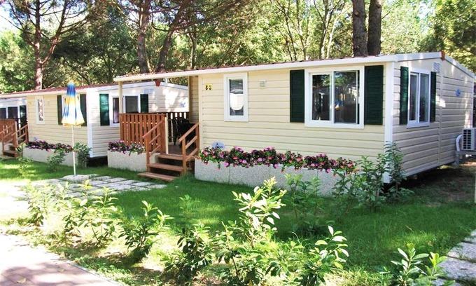 Badiaccia House | Mobile Home by Lake Trasimeno with Pool