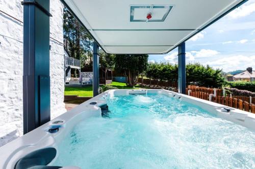 Colwyn Bay House | Mochdre Holiday Cottages