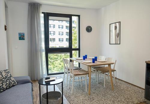 Saints Constantine and Helena Apartment | Modern 2-Bedroom Flat with Balcony in Azur Premium by Flat mаnаger