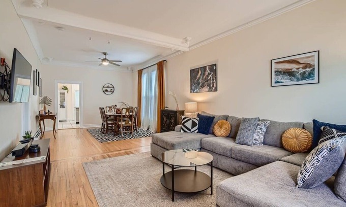 Lincoln Park House | Mod Downtown Perfection, 3BD w/Patio, Fast WIFI