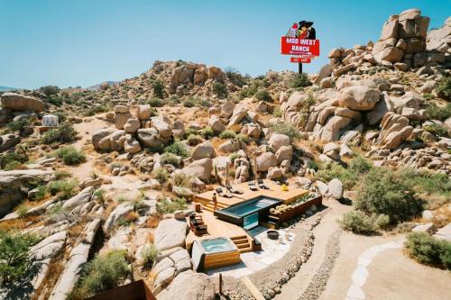 Pioneertown House | Mod West Ranch Breathtaking Boulder Playground