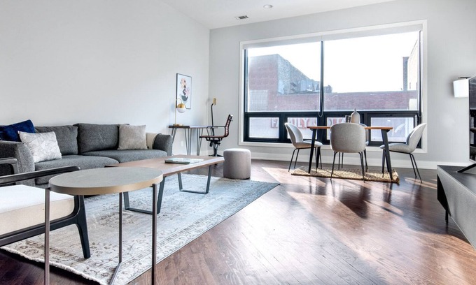 Noble Square Apartment | Mod West Town 3BR, walk to Blue Line, Wicker Park, by Blueground
