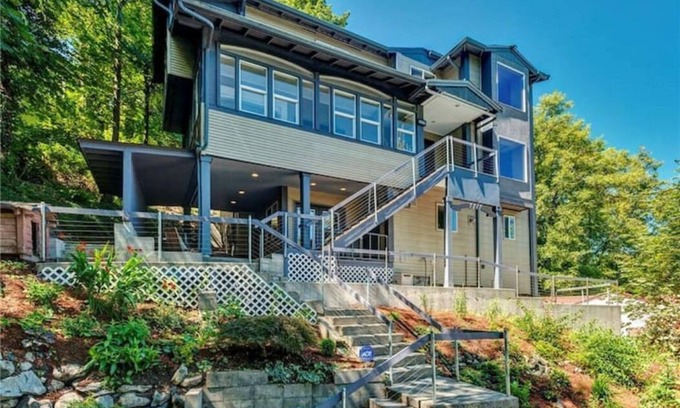 Delridge House | Moden West Seattle House in the Trees