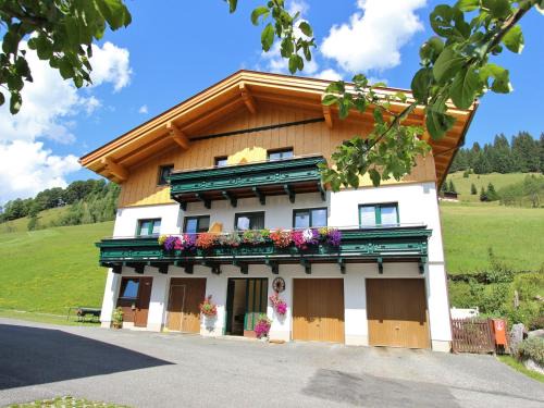 Maria Alm am Steinernen Meer House | Modern Holiday Home in Maria Alm near Ski Area