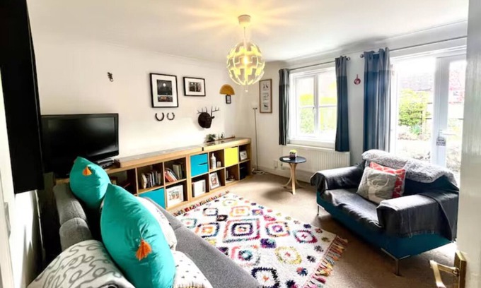 Stratford-upon-Avon House | Modern 1 bed house with parking
