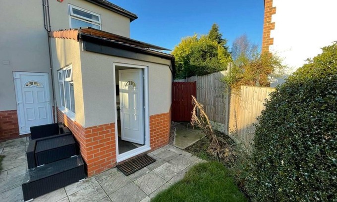 Chapel Allerton Apartment | Modern 1 bed Apartment, 10 Mins to Leeds City Cent
