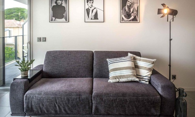 Pointe Croisette Apartment | Modern 1 Bed apartment in prestigous area of Cannes a short walk to the Croisette and the Palais 1903