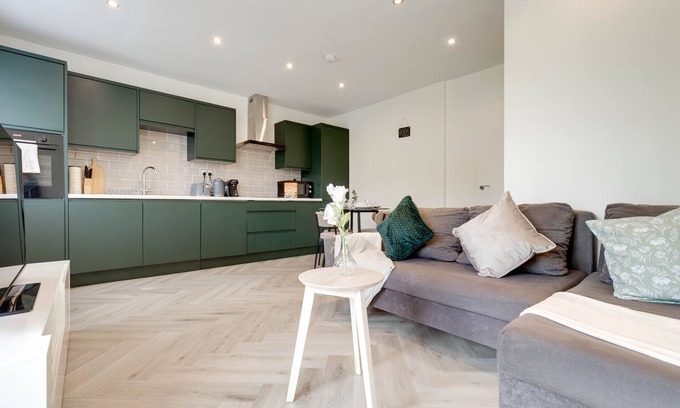Waddon Apartment | Modern 1 bedroom flat in South Croydon