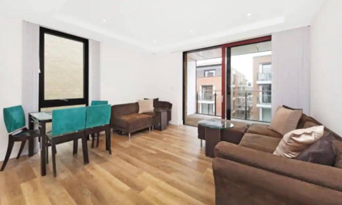 Earlsfield Apartment | Modern 1 Bedroom Apartment with Balcony in Earlsfield