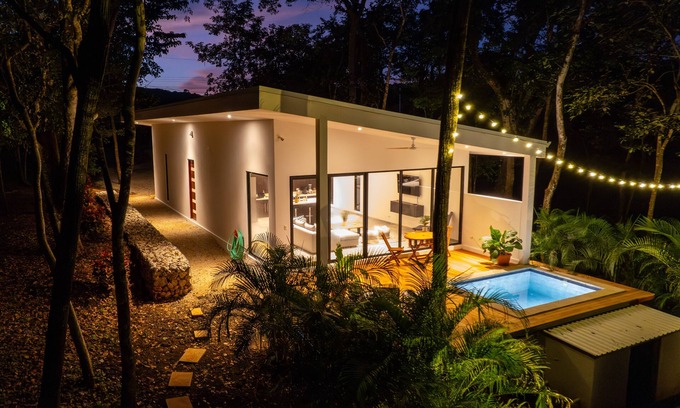 Paraiso House | Modern 1 Bedroom Jungle Retreat