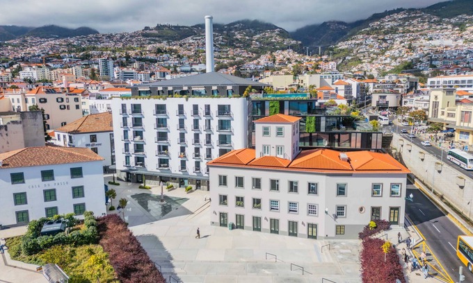 Old Town Apartment | Modern 1-Bedroom w/Private Patio @ Savoy Insular