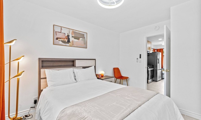 Tustin Apartment | Modern 1B1B Apt Full Kitchen Parking Laundry